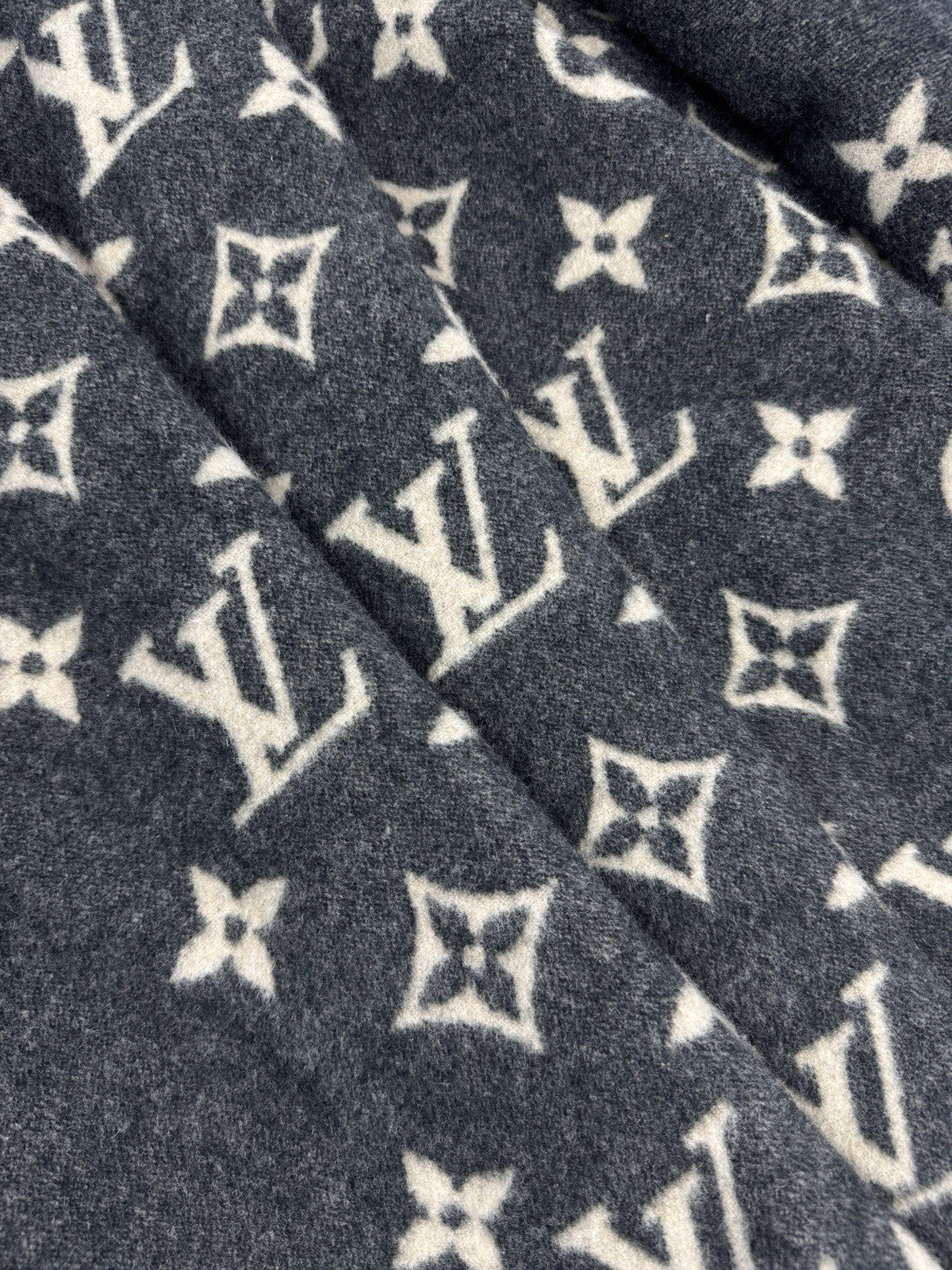 Louis Vuitton Neo Monogram Blanket, photo 6