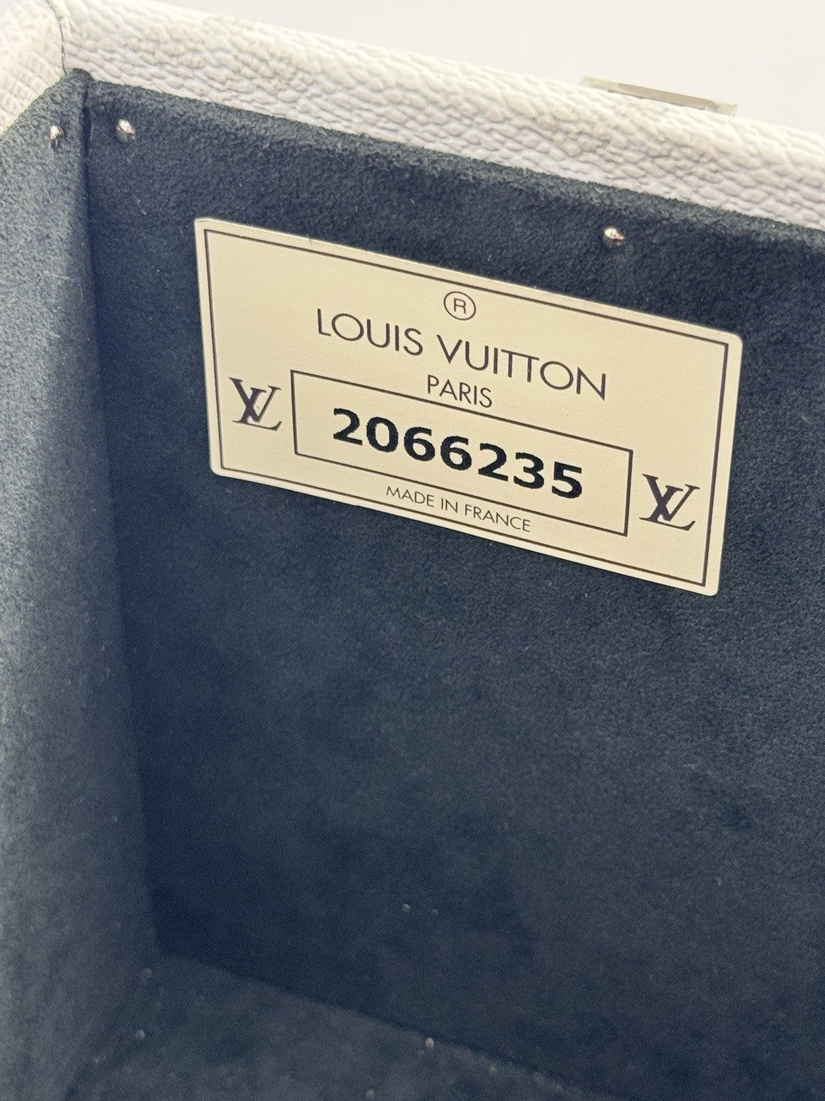 Louis Vuitton Bisten 50 Suitcase, photo 17