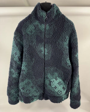 Louis Vuitton x Virgil Abloh Green Logo Print Camouflage Zip Up Fleece، الصورة 3
