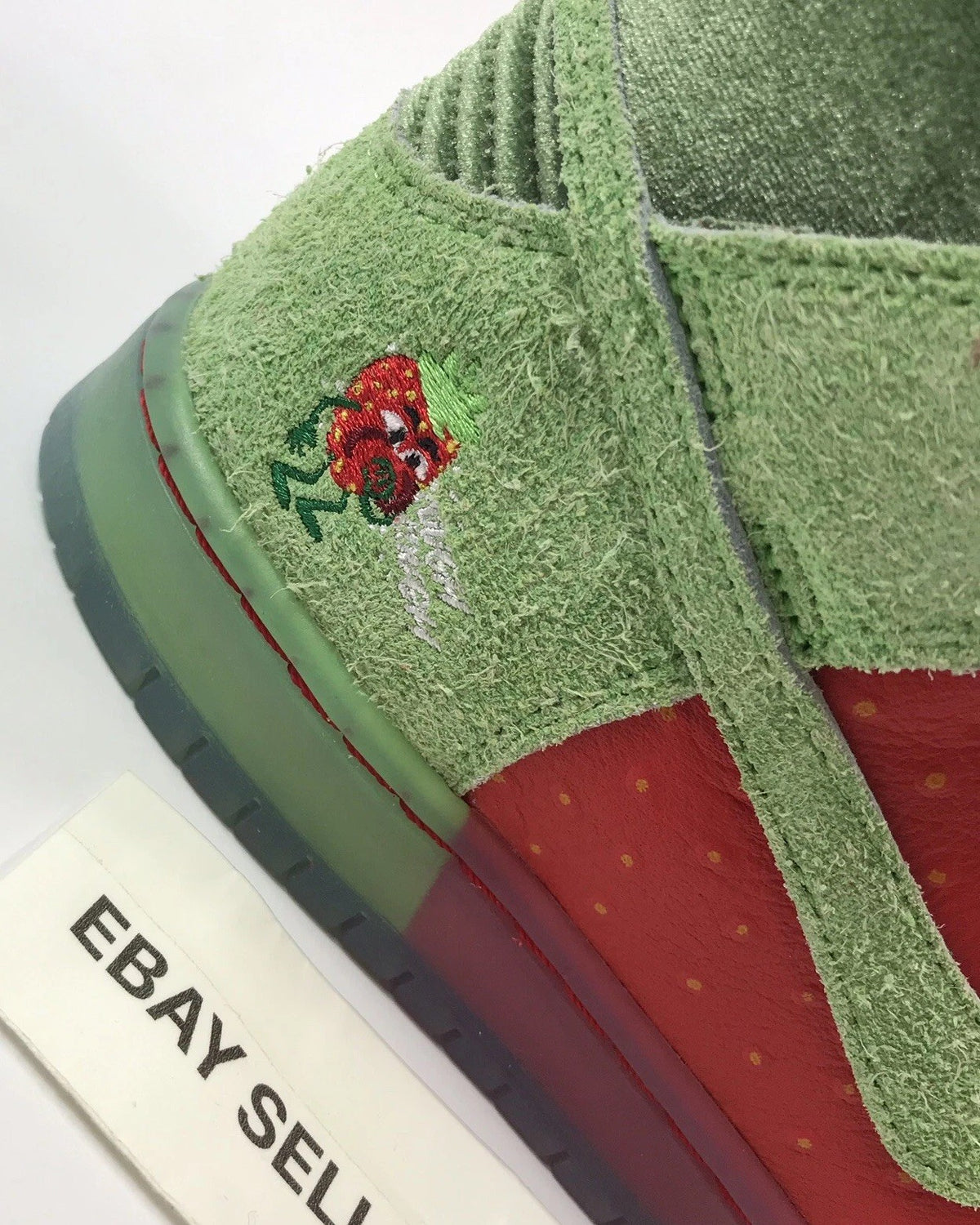 Nike SB Dunk High Strawberry Cough Trainers, photo 5