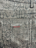 Supreme Baggy Lizard Print Leather Shorts، الصورة 4