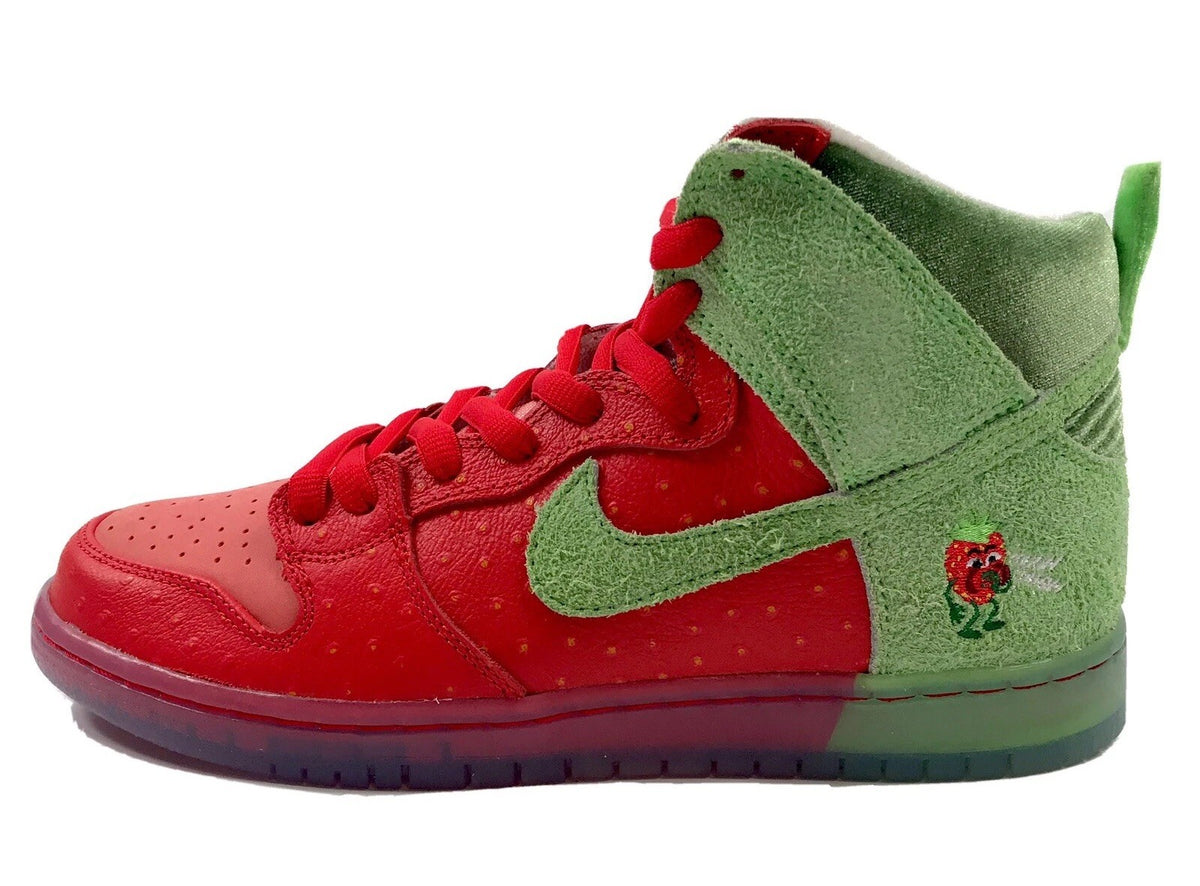 Nike SB Dunk High Strawberry Cough Trainers, photo 2