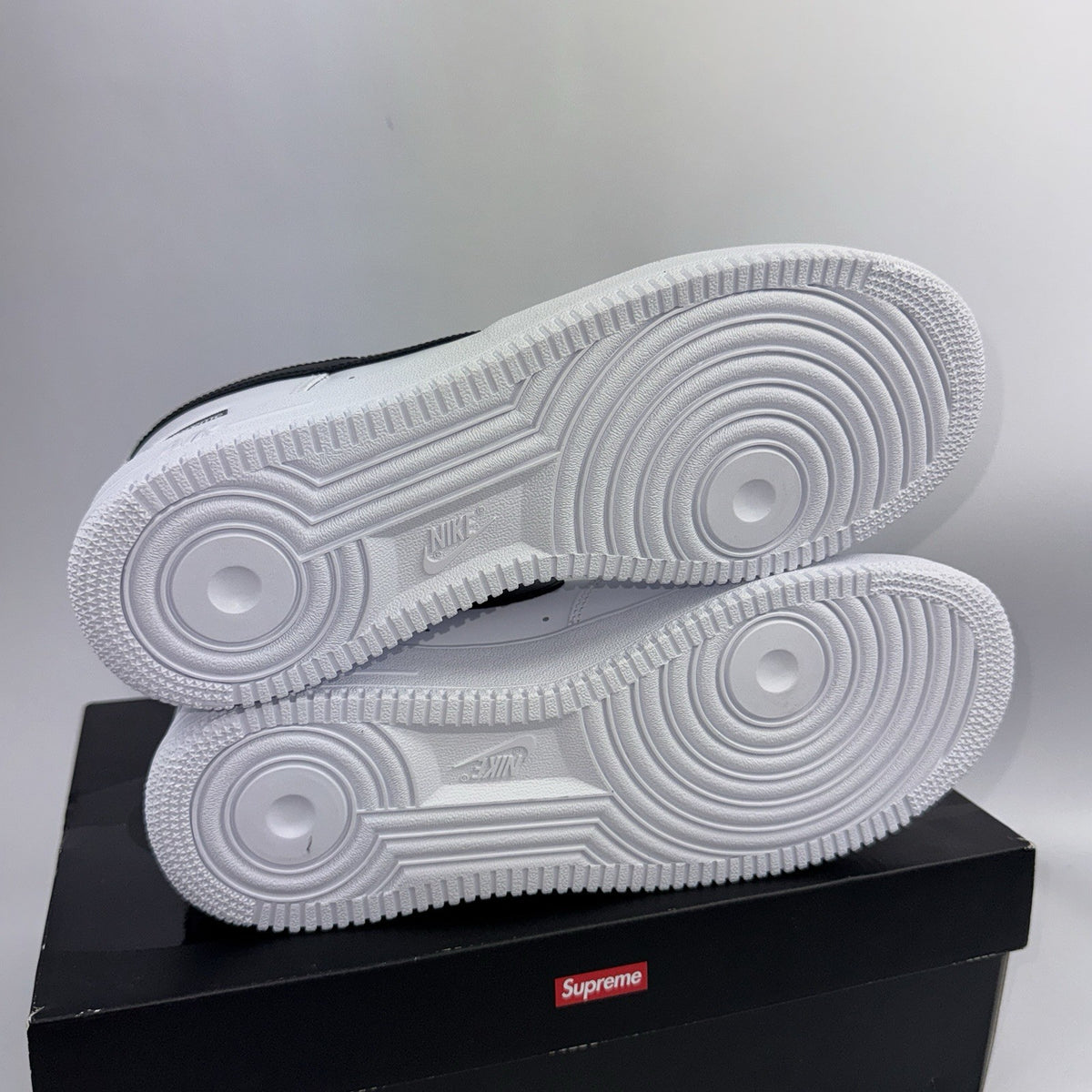 Nike Air Force 1 Low x Supreme Sneakers, photo 6