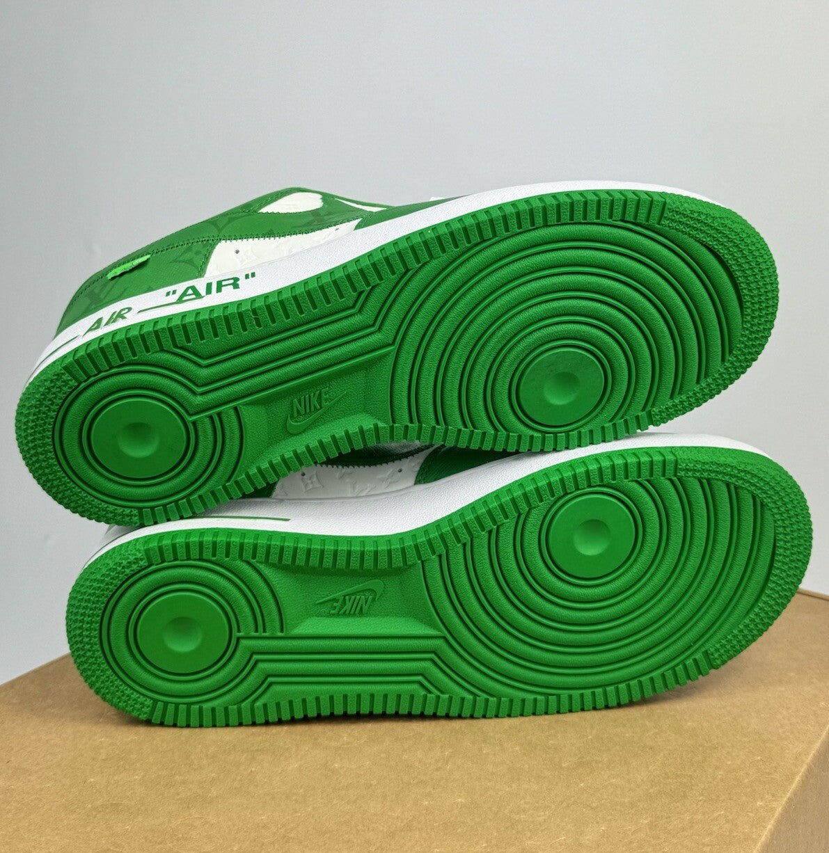 Louis Vuitton x Air Force 1 Green Trainers by Virgil, photo 4