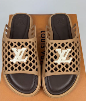 Louis Vuitton x Tyler The Creator LV Waffle Slip Ons، الصورة 2