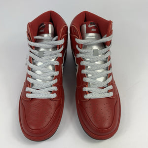 Nike SB Dunk x Oski ‘Red Shark’ Friends &amp; Family Sneakers، الصورة 2