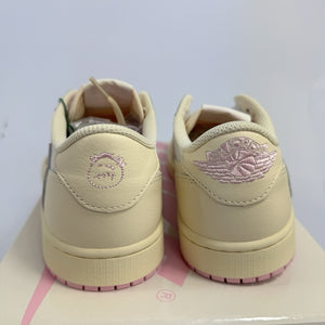 Jordan 1 Retro OG SP x Travis Scott Shy Pink Trainers, photo 5