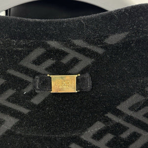 Fendi Logo Print Velvet Jumper &amp; Joggers Set، الصورة 4
