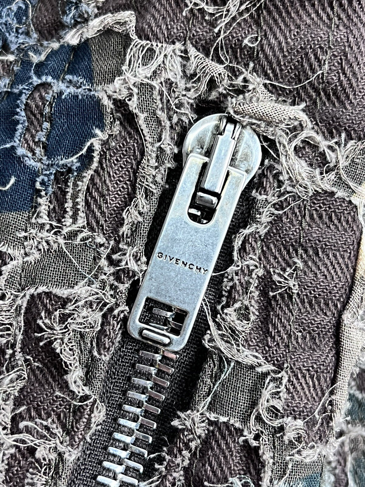Givenchy Slim-fit Zip Detailed Camouflage Distressed Jeans, photo 13