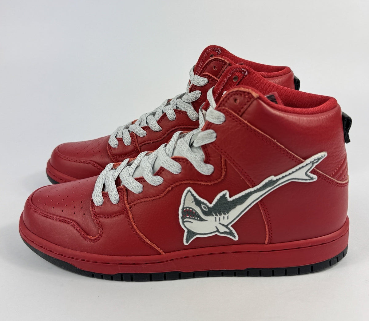 Nike SB Dunk x Oski ‘Red Shark’ Friends & Family Sneakers, photo 6