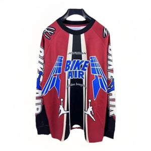 Jordan・ナイジェル・シルベスター バイクロゴプリント長袖Tシャツ（写真1）