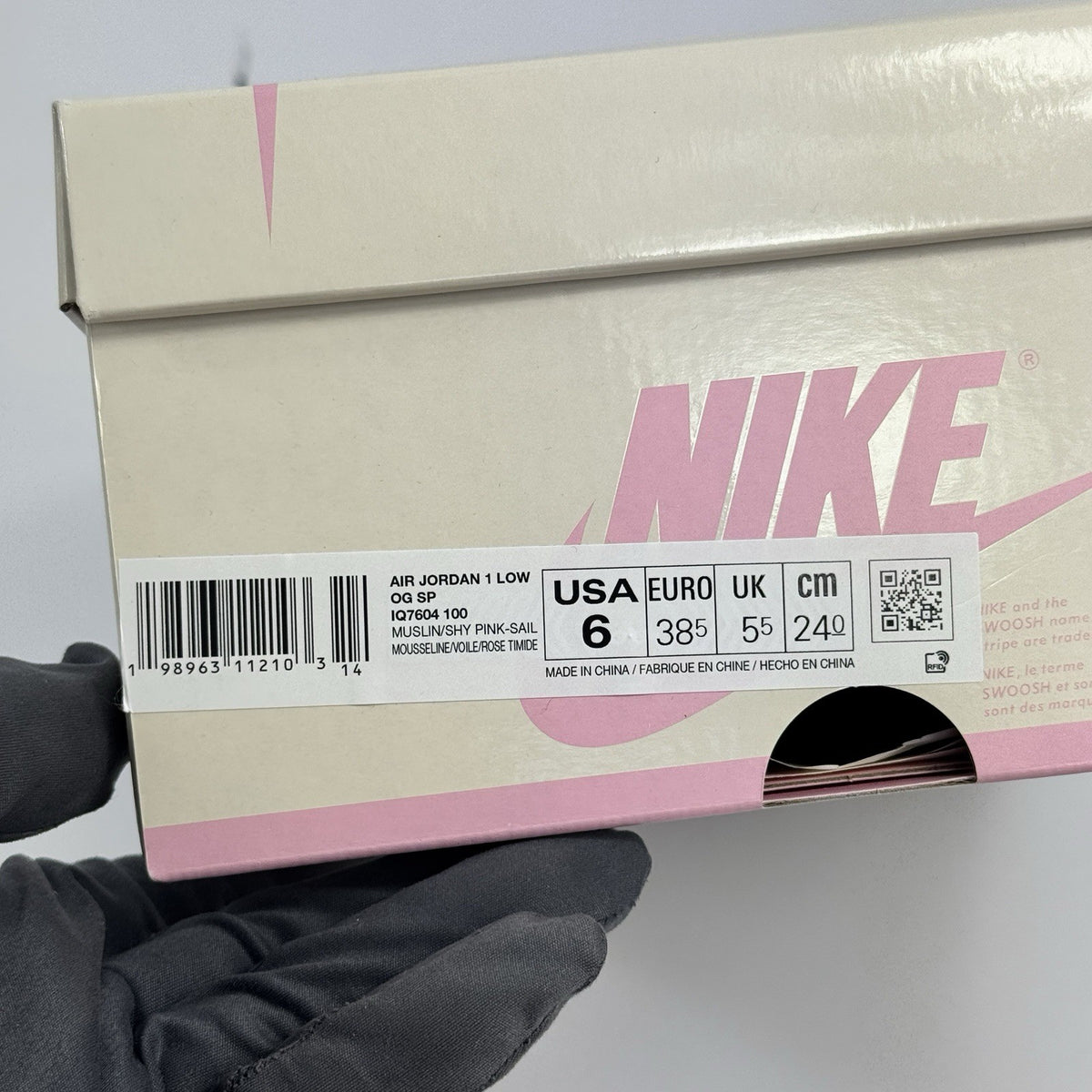 Jordan 1 Retro OG SP x Travis Scott Shy Pink Trainers, photo 14