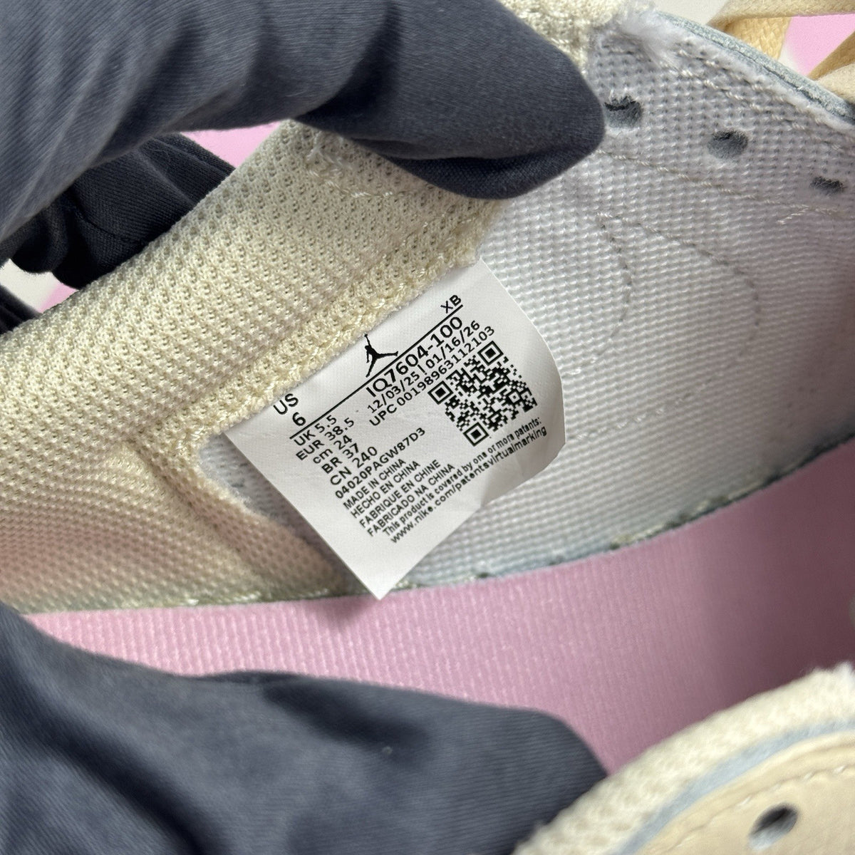 Jordan 1 Retro OG SP x Travis Scott Shy Pink Trainers, photo 10