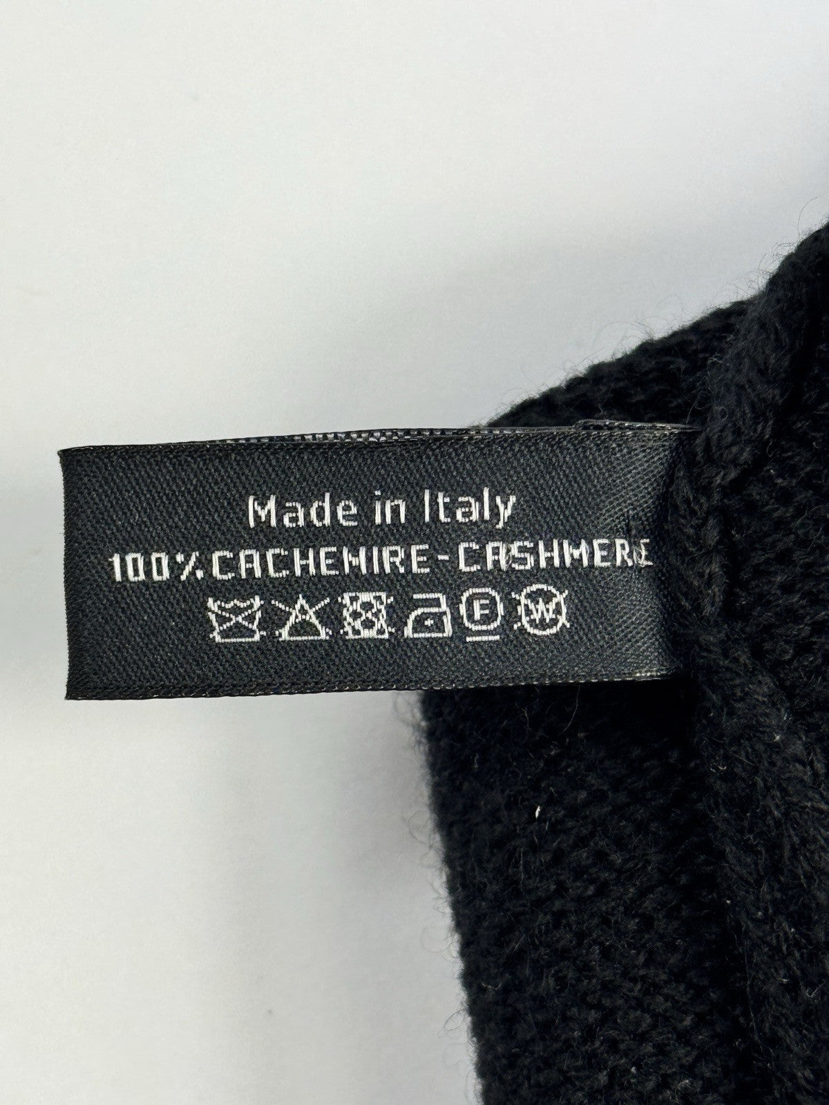Chanel Cashmere Gold Logo Beanie, photo 4
