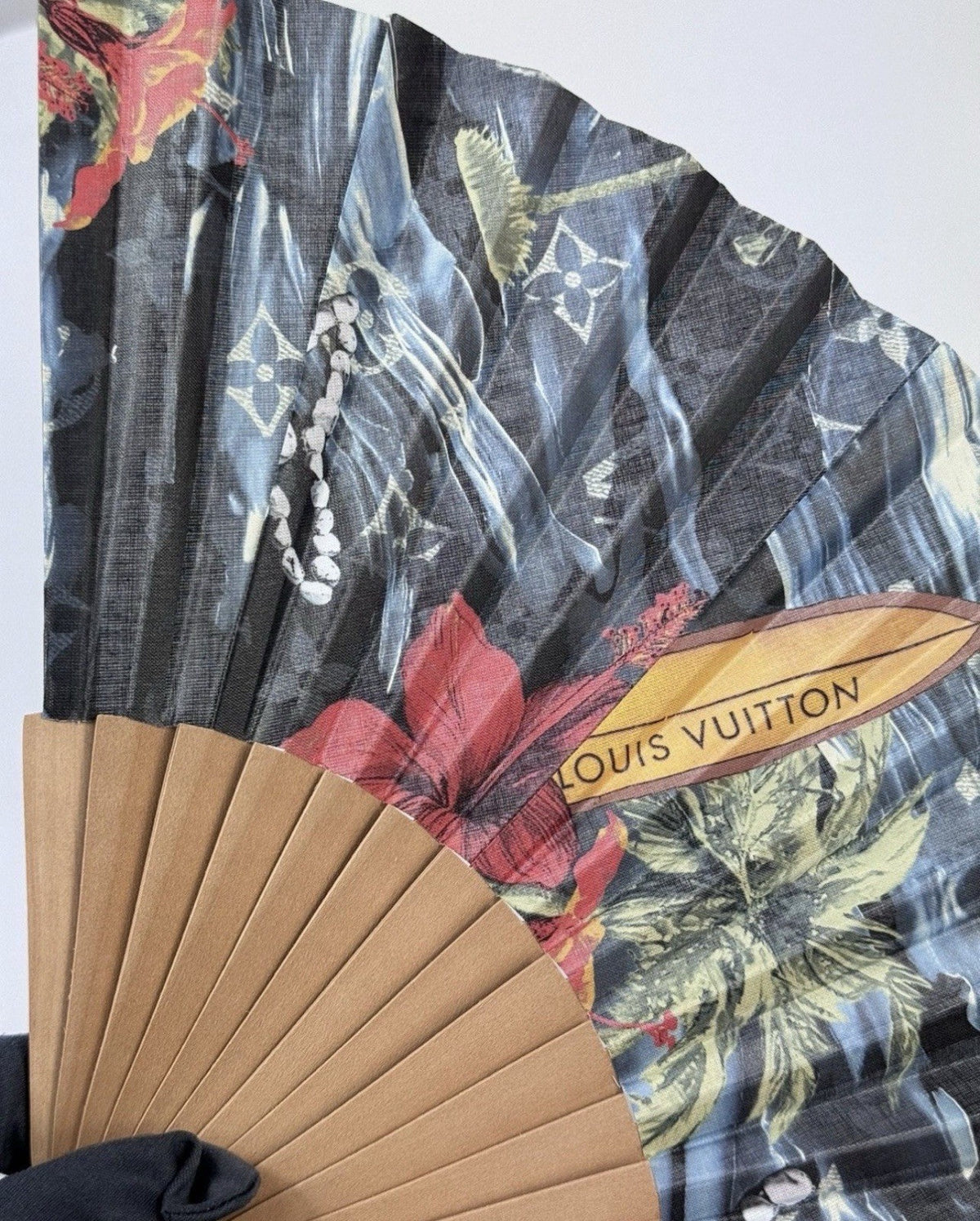 Louis Vuitton x Pharrell Williams Monogram Resort Print Folding Hand Fan, photo 4