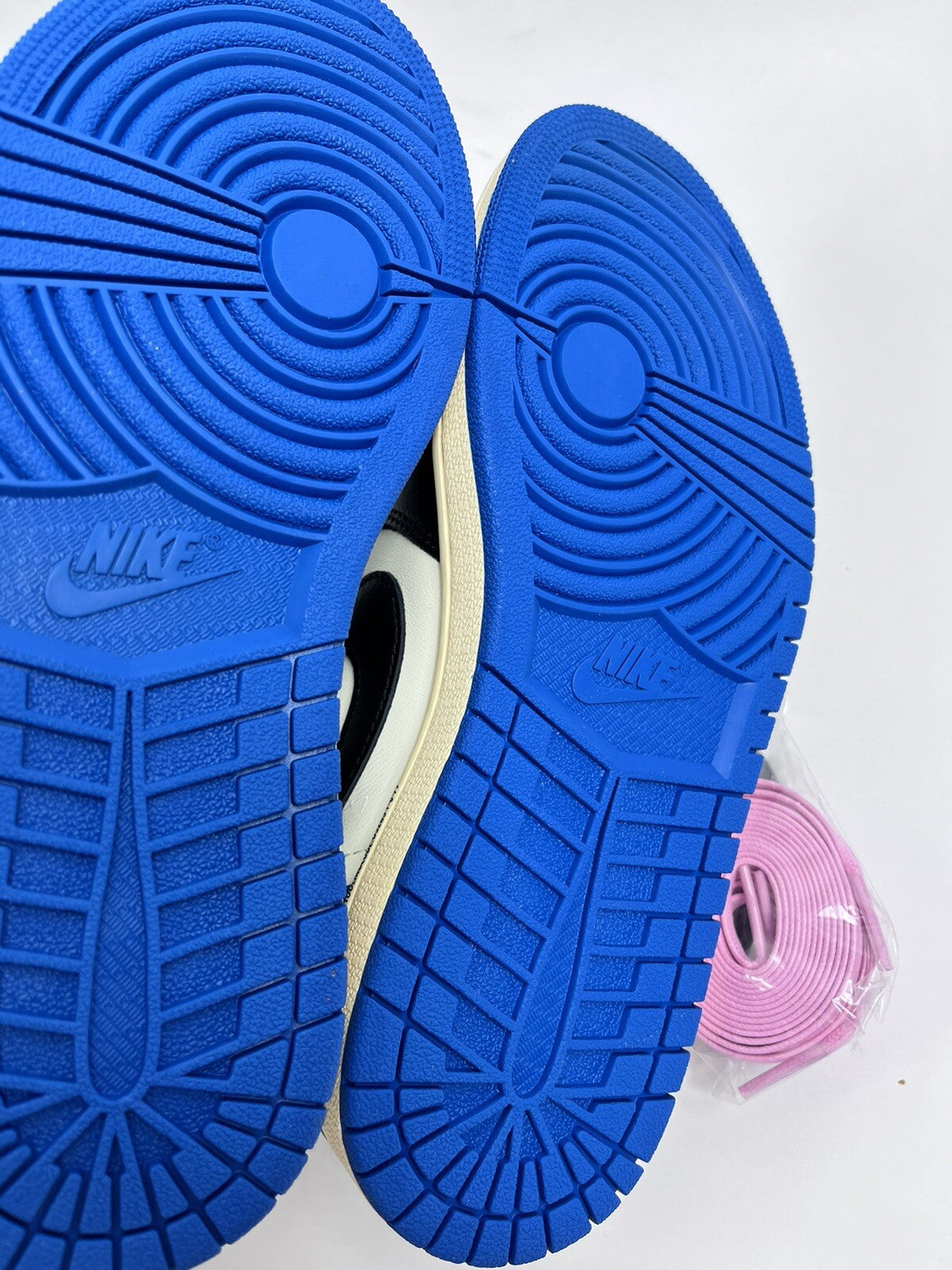 Air Jordan 1 Low Fragment x Travis Scott Trainers, photo 4