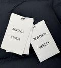 Bottega Venetaレザーディテール付きパファージャケット（写真15）