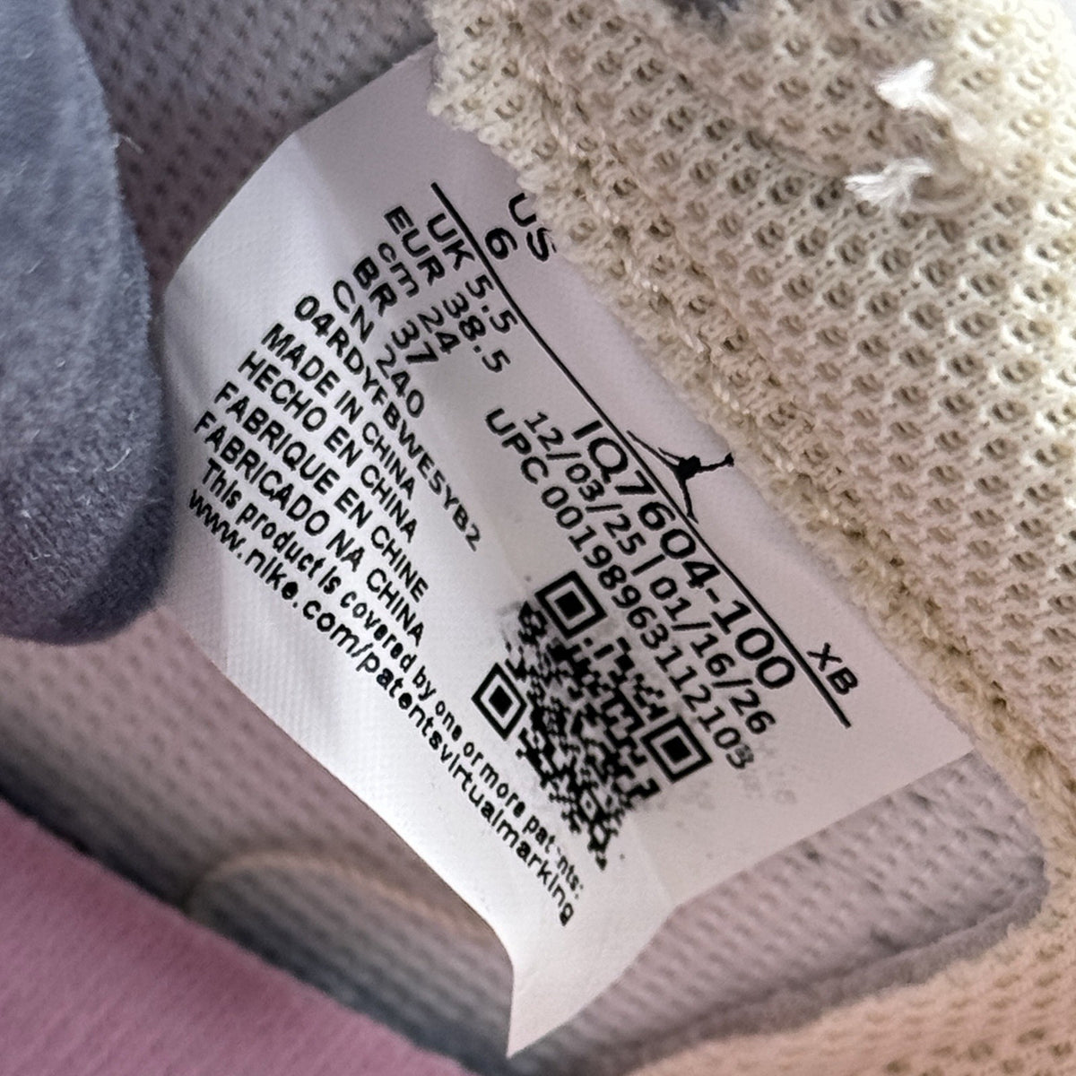 Jordan 1 Retro OG SP x Travis Scott Shy Pink Trainers, photo 13