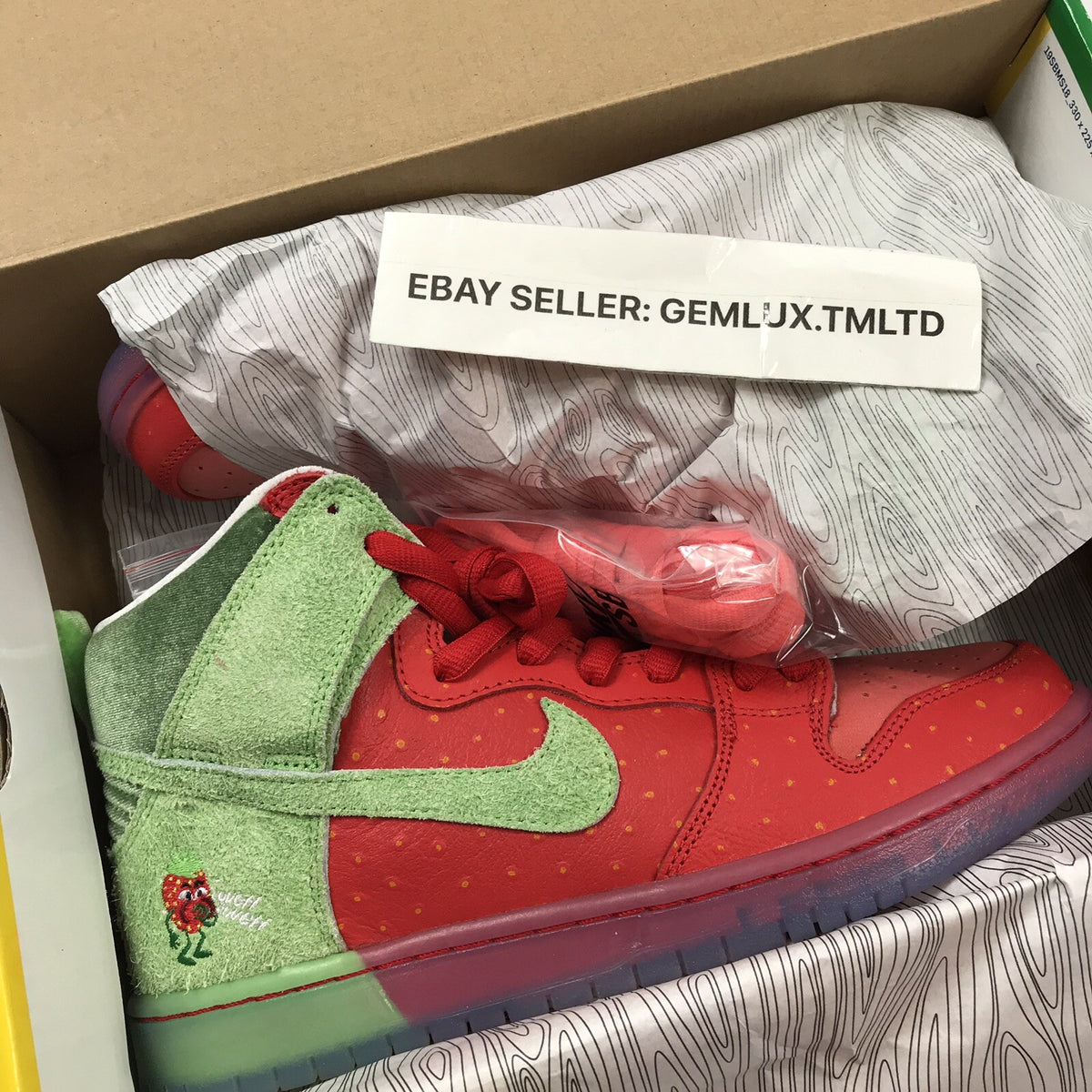 Nike SB Dunk High Strawberry Cough Trainers, photo 9