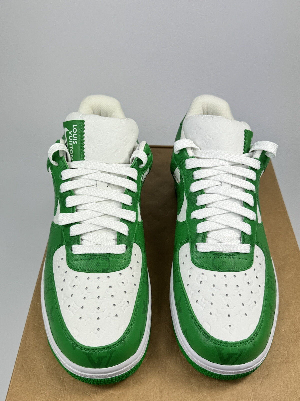 Louis Vuitton x Air Force 1 Green Trainers by Virgil, photo 2