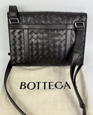 Bottega Veneta Flap Cross Body Bag، الصورة 2