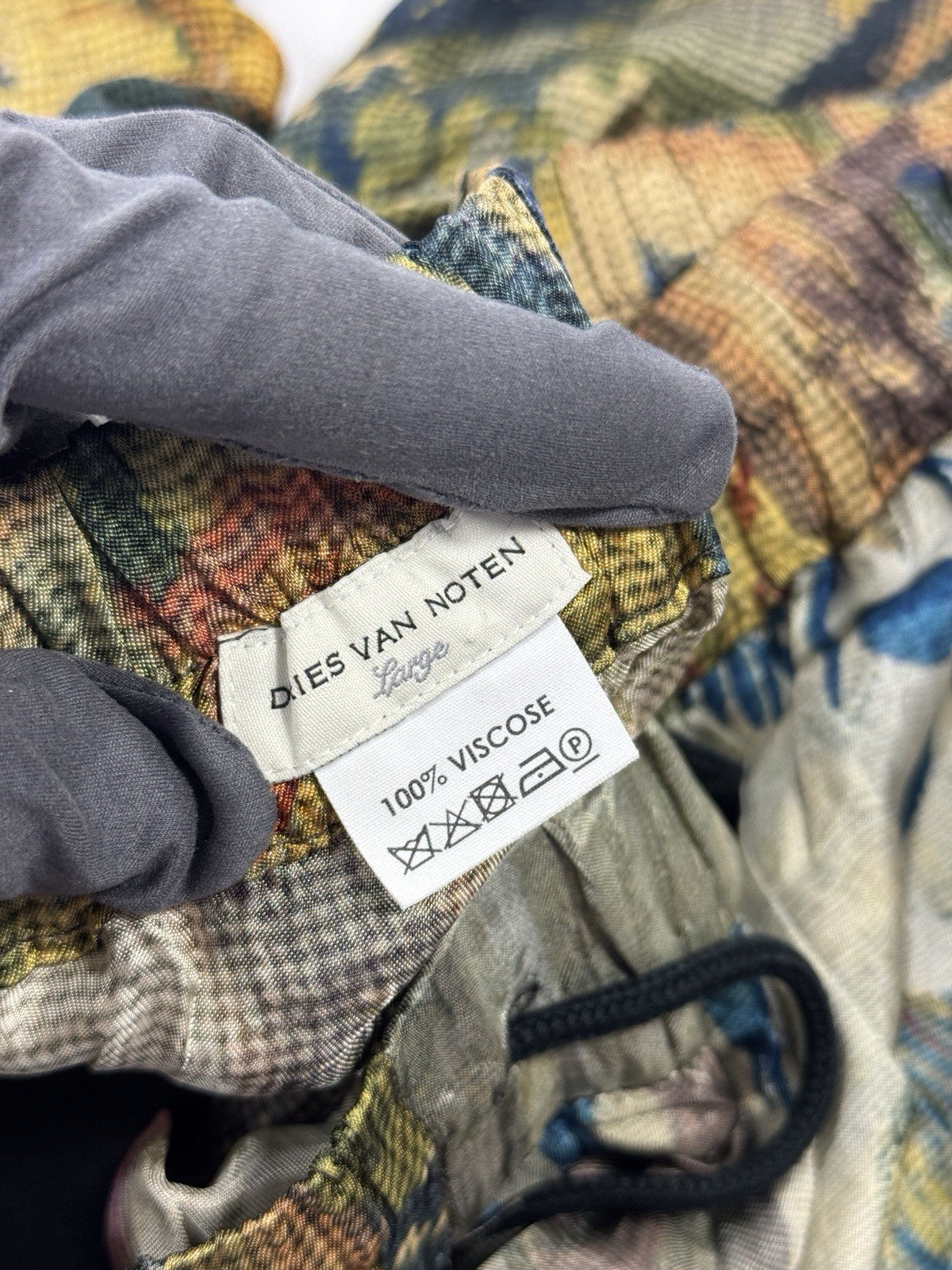 Dries Van Noten Parrot Print Satin Shorts, photo 5