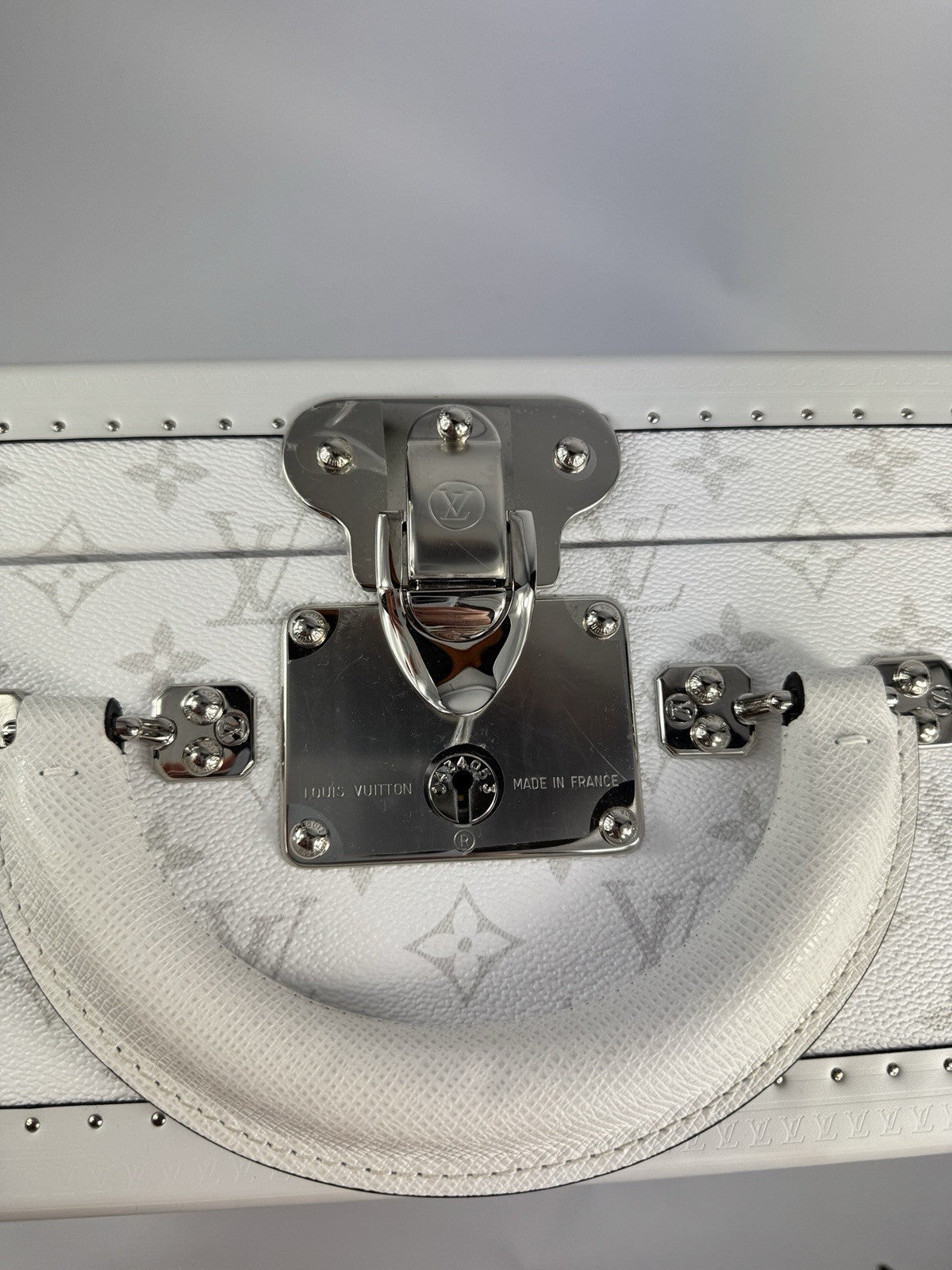 Louis Vuitton Bisten 50 Suitcase, photo 11