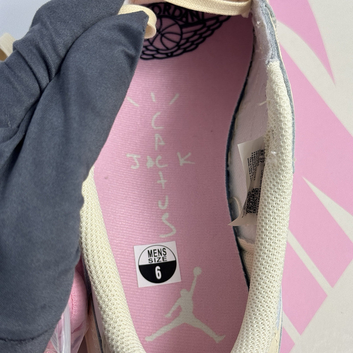 Jordan 1 Retro OG SP x Travis Scott Shy Pink Trainers, photo 12