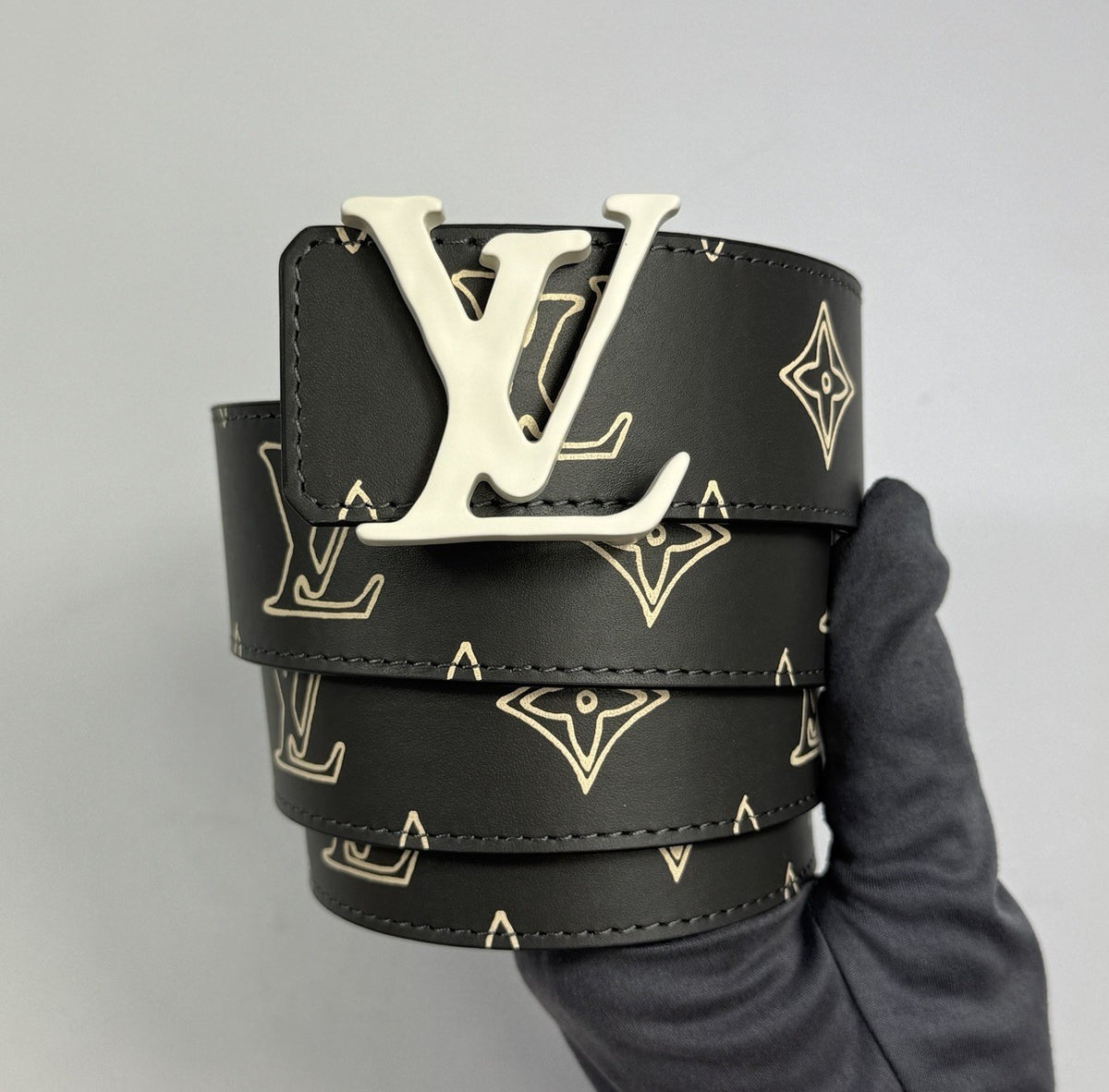 Louis Vuitton MP265V LV Shape 40mm Raffia Reversible Belt, photo 2