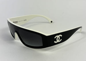 Chanel Shield Sunglasses（写真3）
