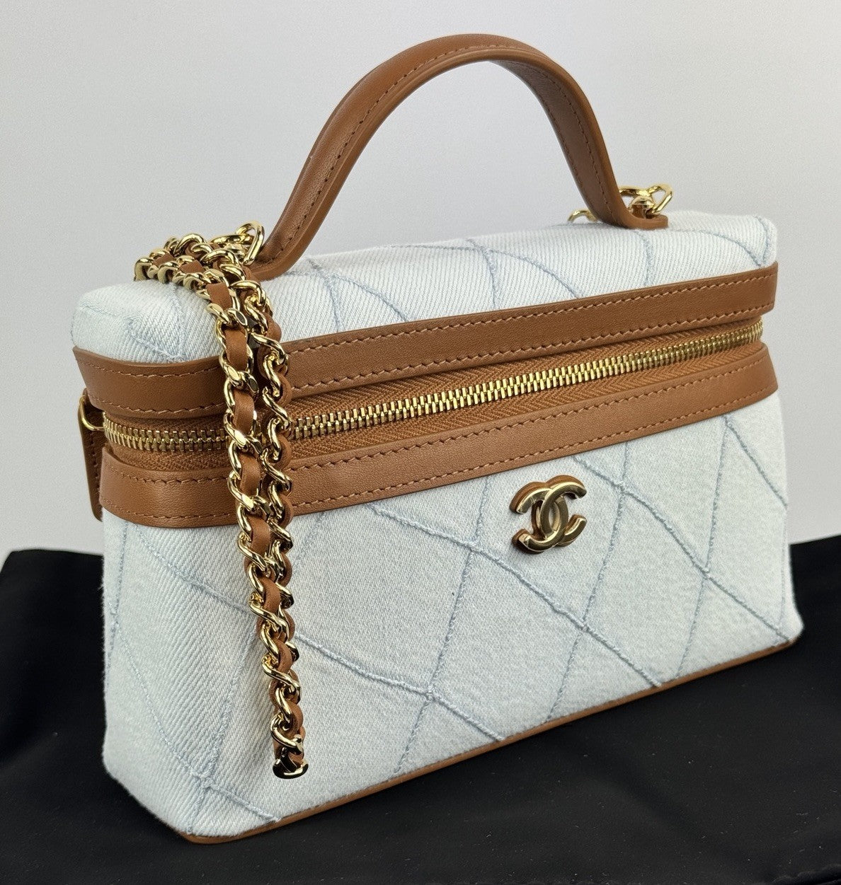 Chanel Coco Beach 2026 Small Denim Vanity Bag, photo 2