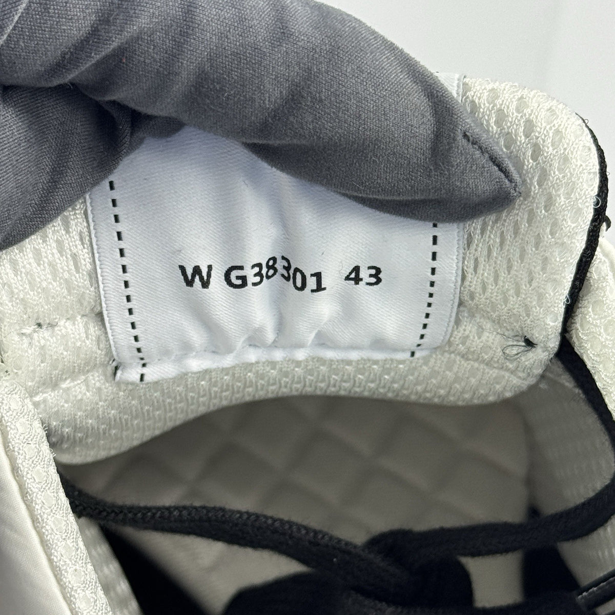 Chanel Classic Low Top Logo Sneakers, photo 7