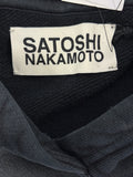 Satoshi Nakamoto Logo Print Embellished Jersey Hoodie، الصورة 7