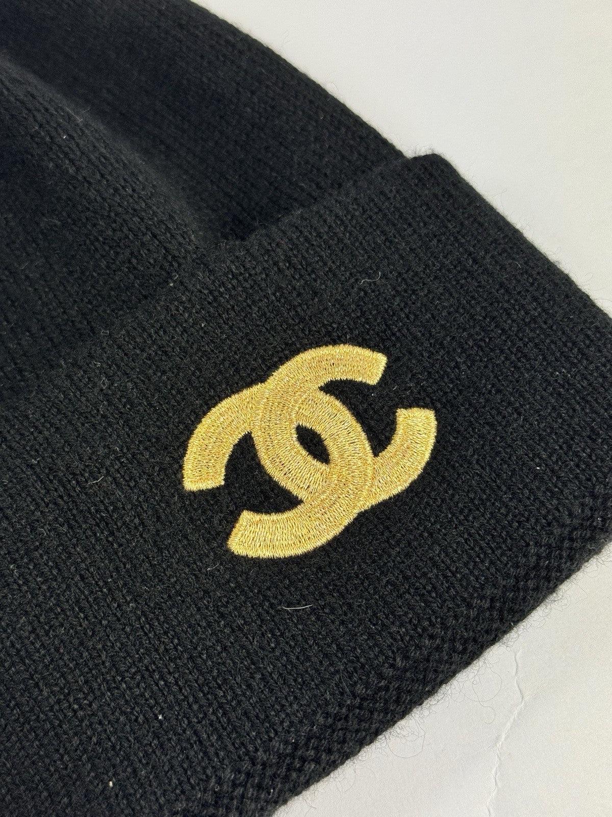 Chanel Cashmere Gold Logo Beanie, photo 3