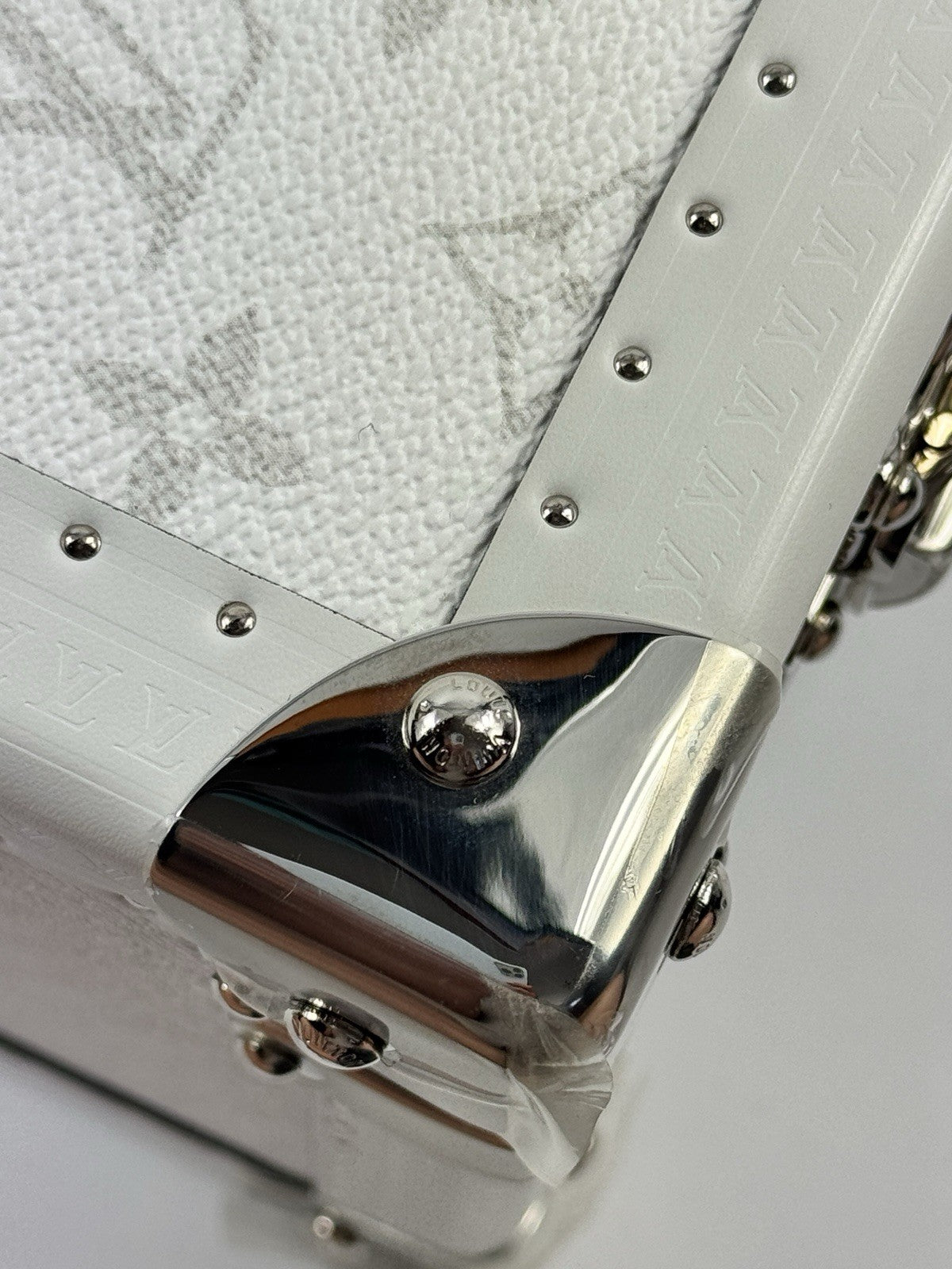 Louis Vuitton Bisten 50 Suitcase, photo 6