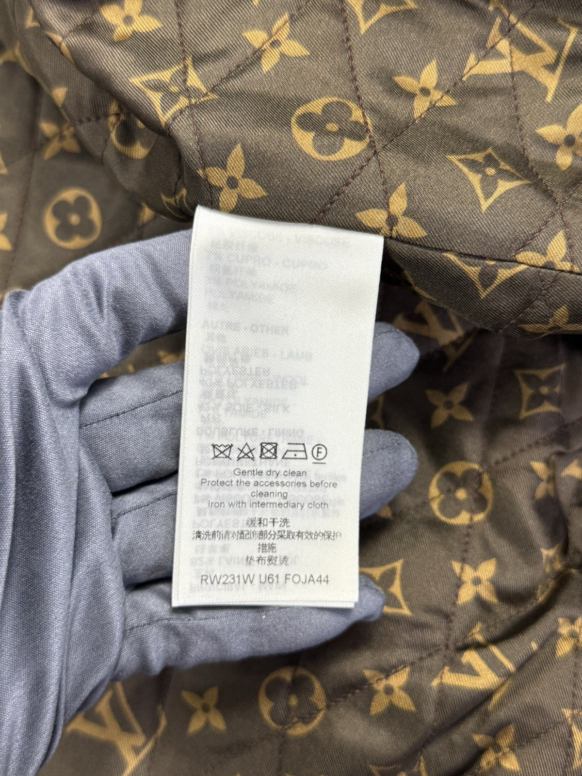 Louis Vuitton Glitter Monogram Bomber Jacket FW22/23, photo 9