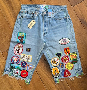 Better With Age Gentlemen’s Triple Wide Long Denim Shorts، الصورة 3